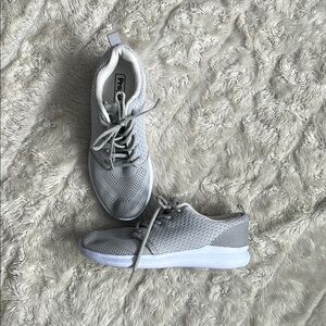 Propet Gray‎ knit Athletic Sneakers woman’s size 7.5